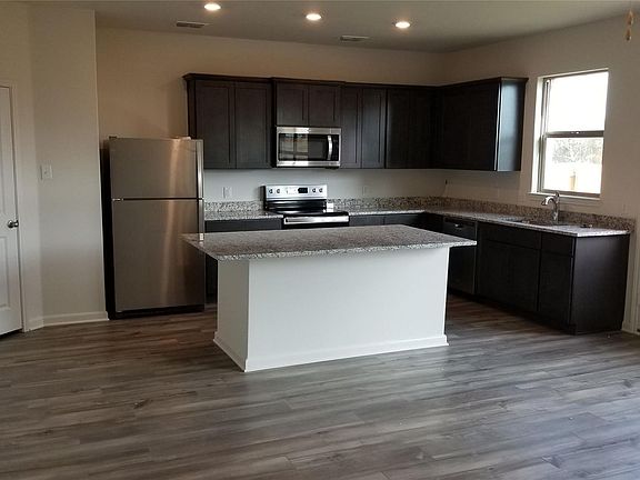 4th image of 640 Aqueduct Dr