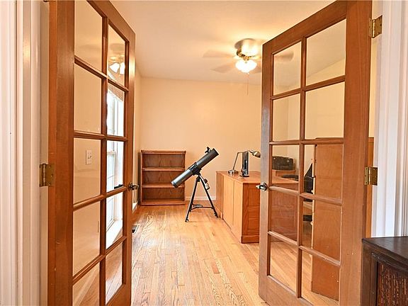 4th image of 8592 Lynhurst Dr