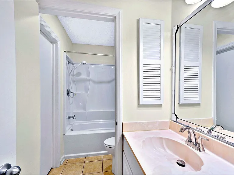 907 E Island Square Dr — Photo 13