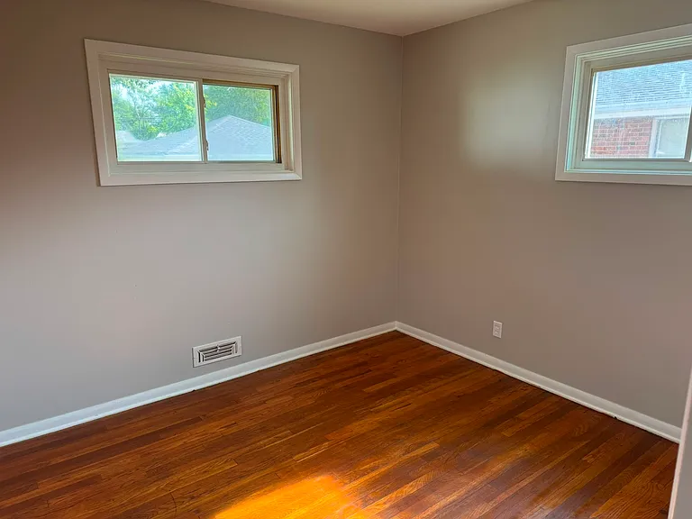 15917 Steinway Blvd — Photo 7