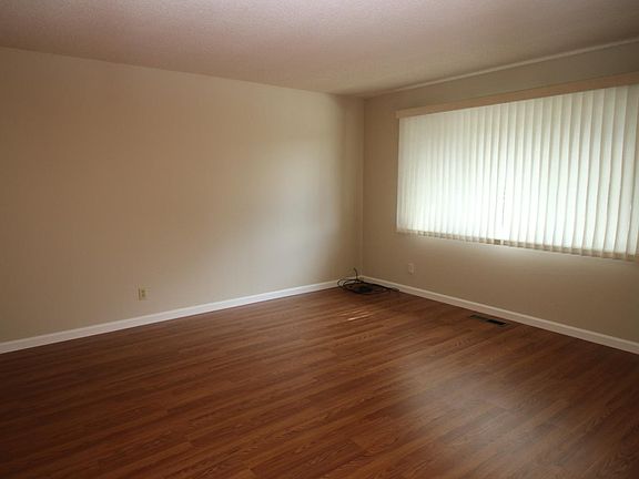 3rd image of 1587 Hawes Ct