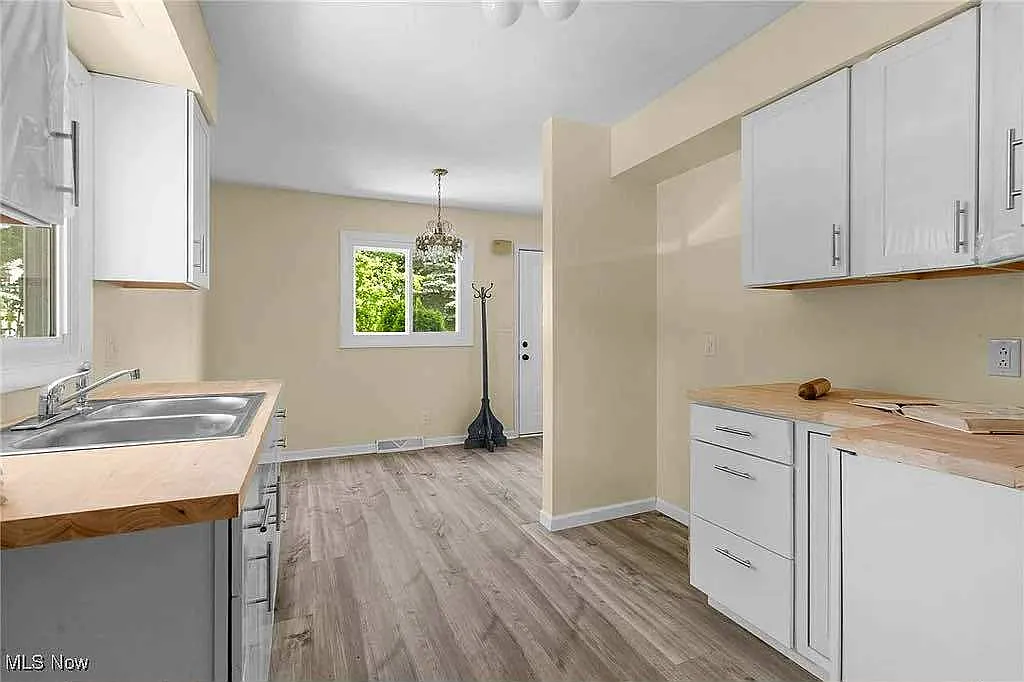 3 bed, 2210 sqft, $2,275 — Photo 1