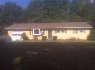 16 Matthew Dr, Schaghticoke, NY 12154