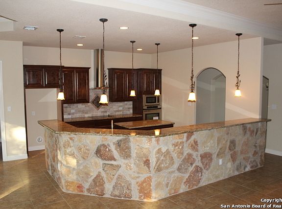 5th image of 410 Meadow Grove Ln