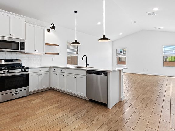 Kitchen with peninsula island
