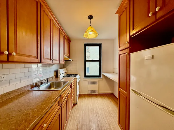 112-24 Northern Boulevard image 4 of 29