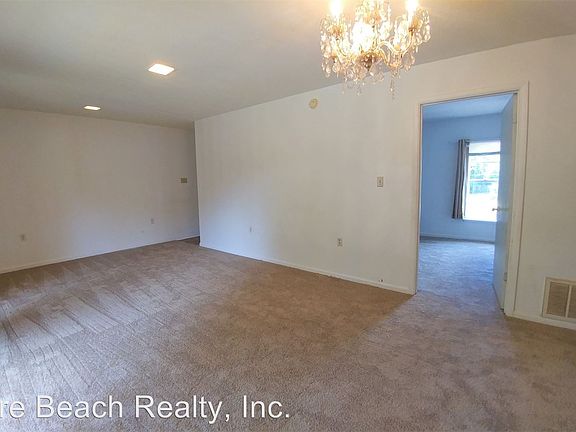 4th image of 407 Marshall Ct NW Unit 7