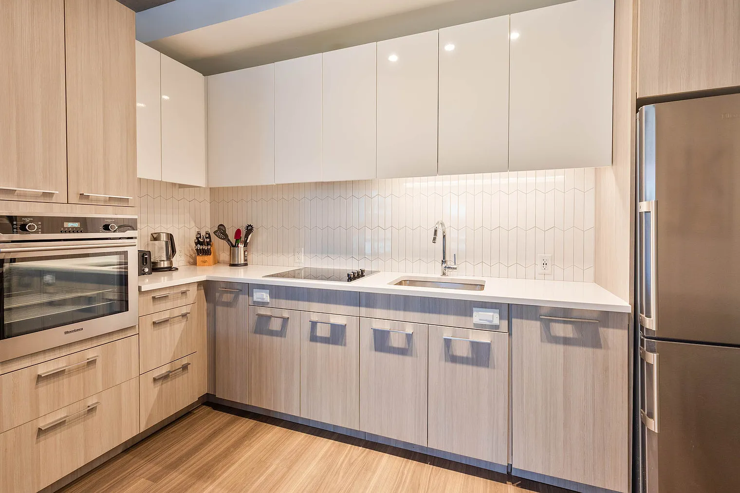1 bed, 1.0 bath, 613 sqft, $8,677 — Photo 4
