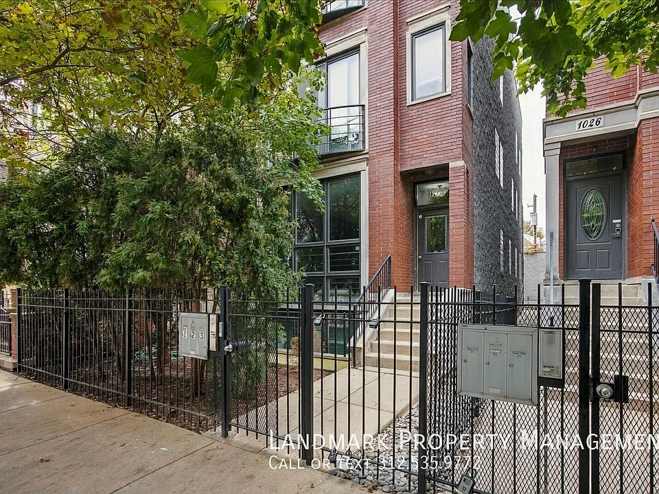 1024 N Hermitage Ave #1