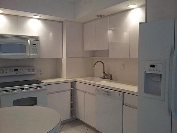 2nd image of 100 Bayview Dr APT 1929