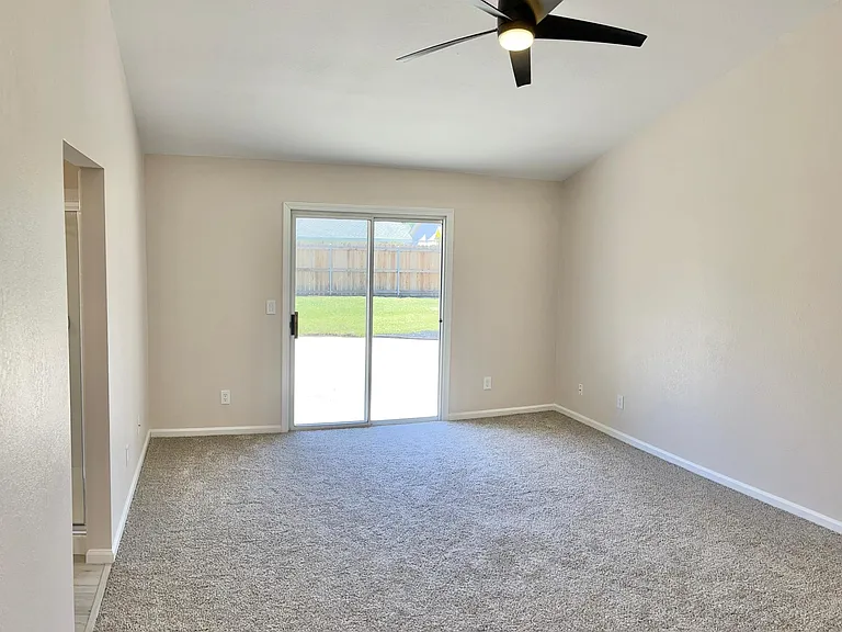 1654 Rebecca Dr — Photo 11