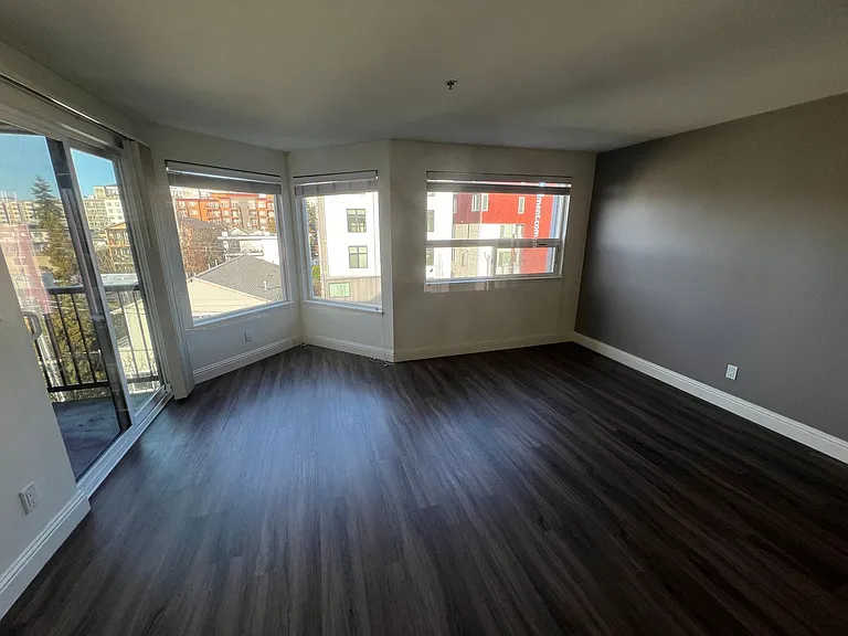 Cameron Apartments — Photo 13