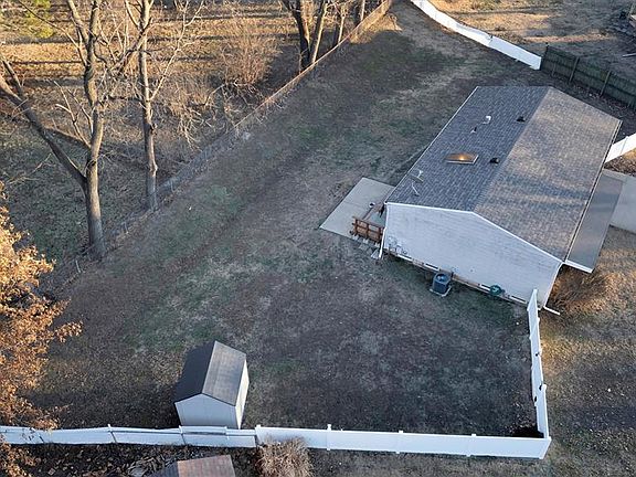 3rd image of 8 Archers Ct