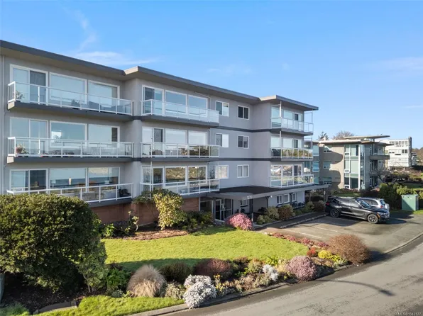 1270 Beach Dr #305, Oak Bay, BC V8S 2N3
