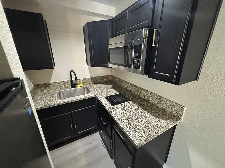 1401 E Carson Ave #13 — Photo 3
