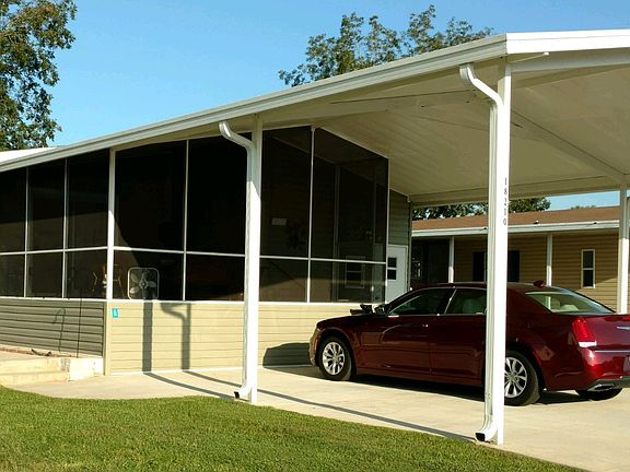 PARKING FOR 3 VEHICLES