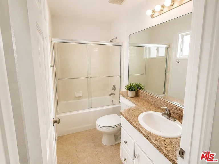 15200 Sherman Way #104 — Photo 7