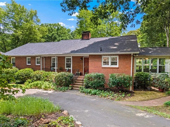 2605 Loch Dr, Winston Salem, NC 27106