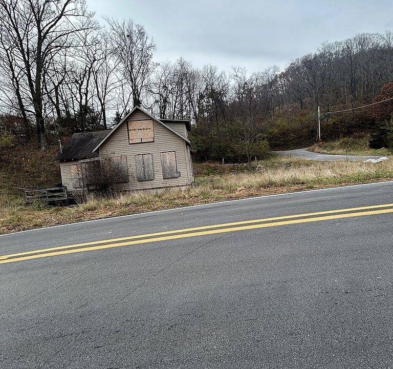 2nd image of 221 Bramwell Rd