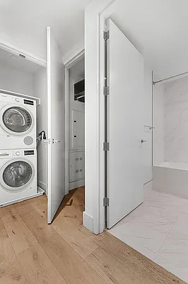 Rented by Manhattan Realty Group | media 16