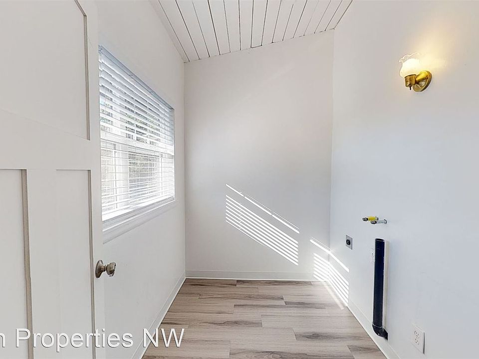 1st image of 1102 Olympia Ave NE APT 21