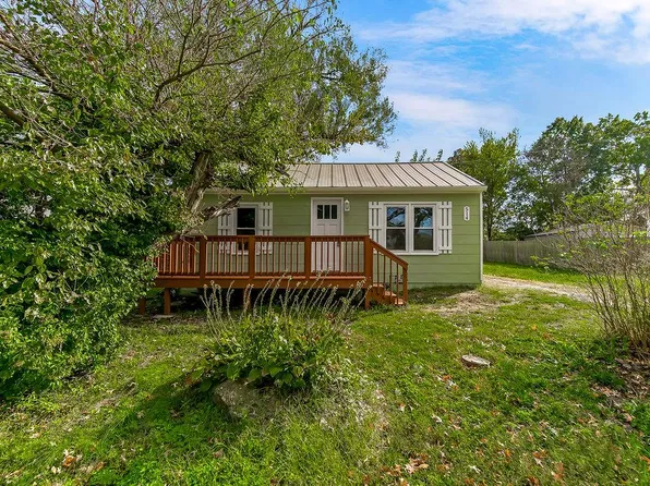 514 N Taylor St, Pleasant Hill, MO 64080