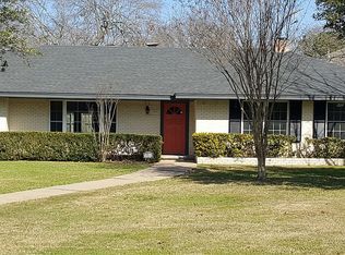 1001 Cardinal Dr, Woodway, TX 76712