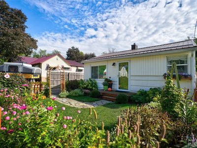 2130 E Whittemore Ave, Burton, MI, 48529