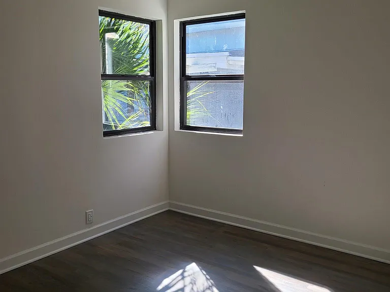 1301 W Lee St — Photo 13