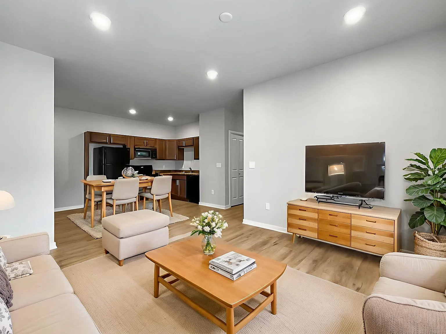 Parkside Luxury Apartments — Photo 3