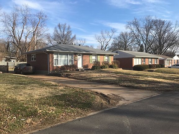 5th image of 230 Saint Edward Ln
