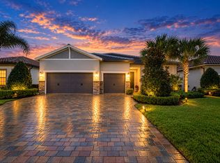 652 SE BOBOLI Way, Port St Lucie, FL 34984