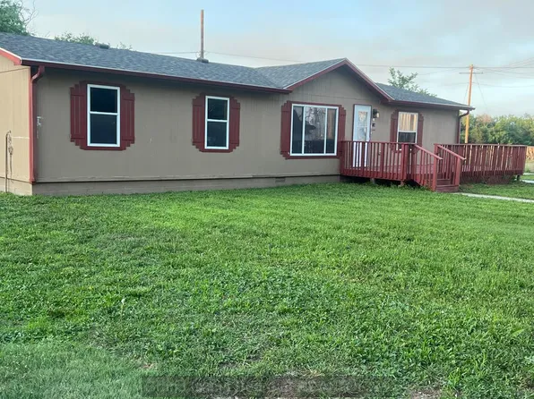 104 W Oak St, Maywood, NE 69038