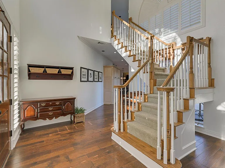 904 Tiffany Ln — Photo 9