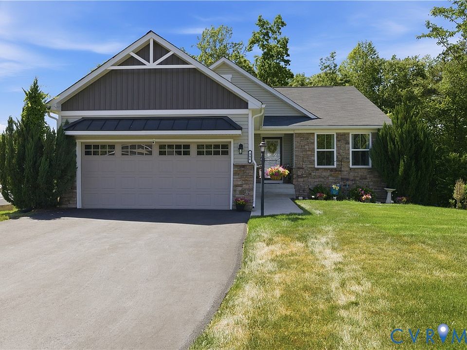 1st image of 906 Sun Valley Way