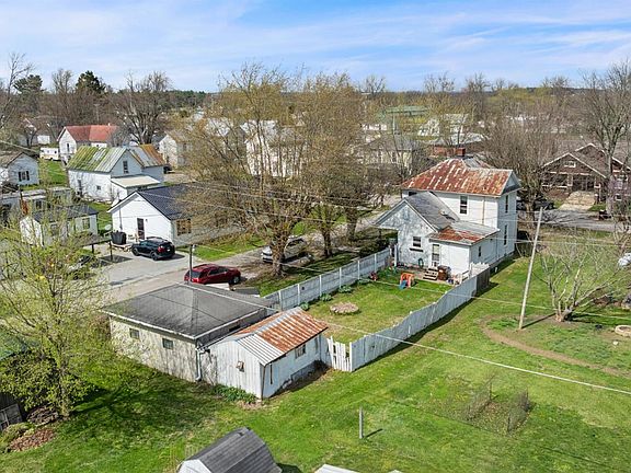 4th image of 35 Maple Ave