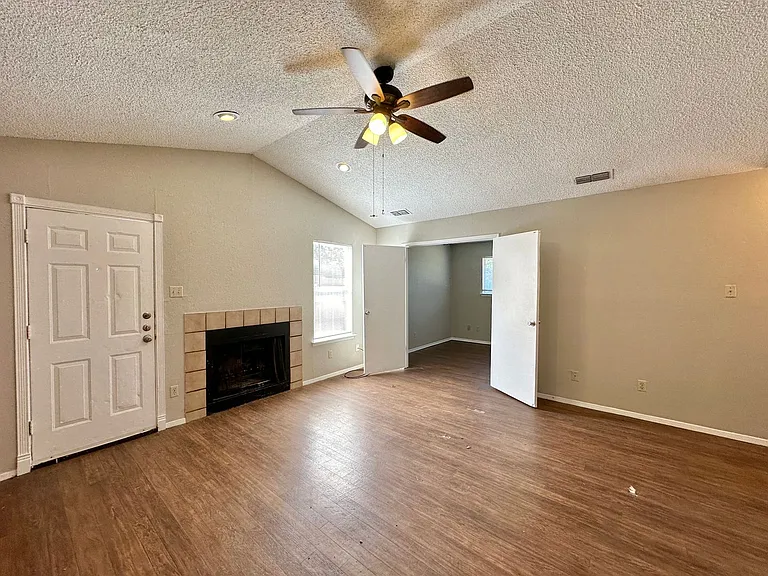 3708 Trotwood Trl — Photo 7