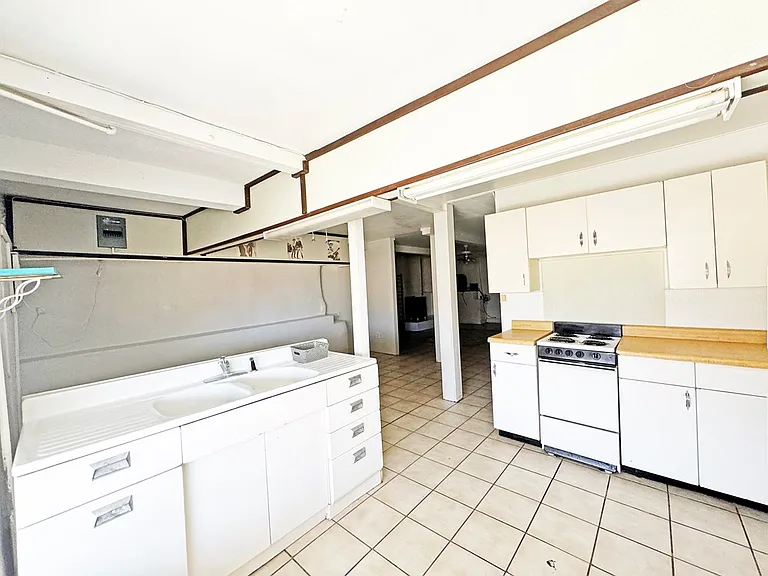504 E Ave E #3 — Photo 7