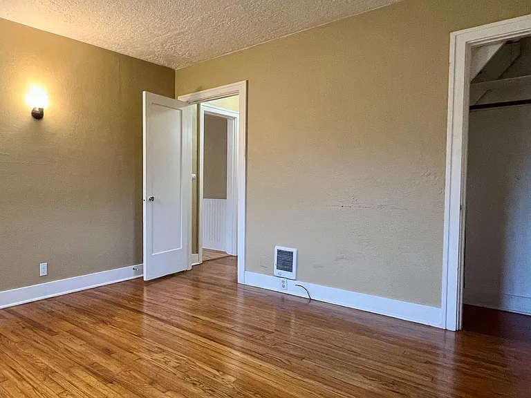440 19th Ave — Photo 2