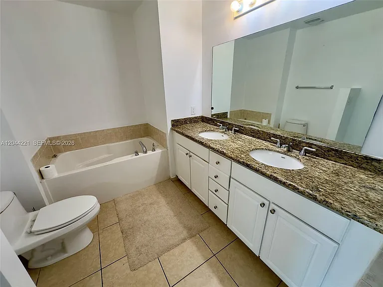 3001 NE 185th St #515 — Photo 10