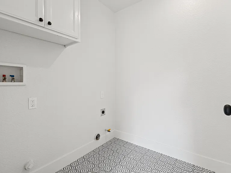 527 Scudero Cir — Photo 28