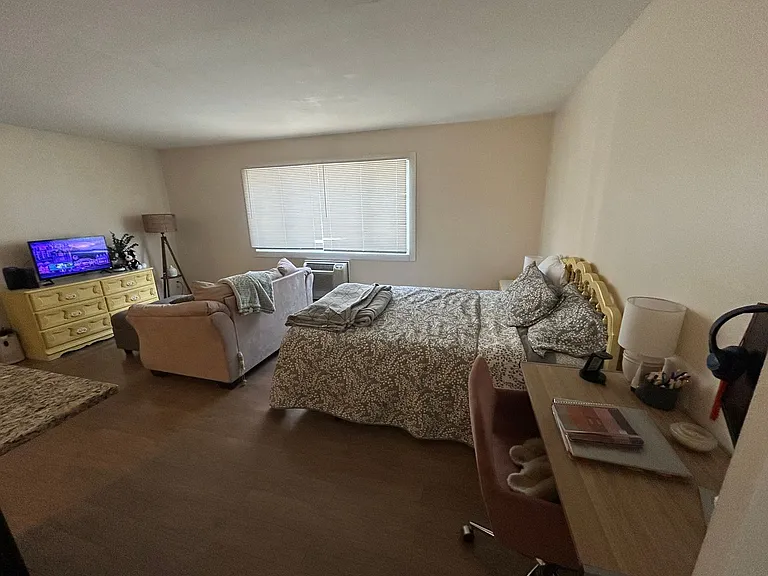 1535 N Van Buren St — Photo 17
