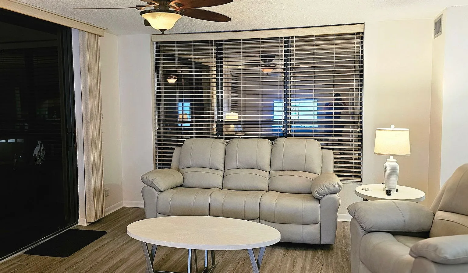 Riverfront Community Resort Style 2/2 Condo — Photo 3