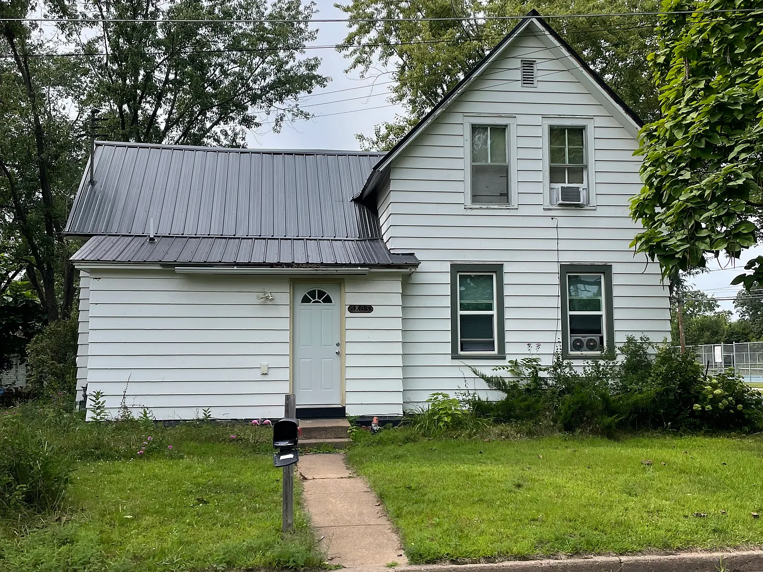 5 bed, 1073 sqft, $1,650 — Photo 1