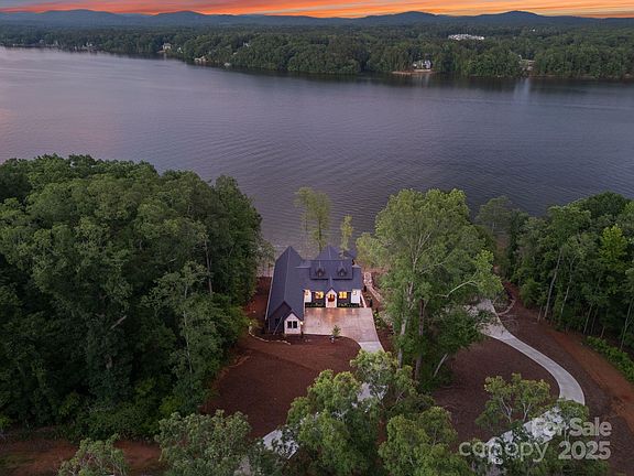 3rd image of 8066 Edgewater Dr