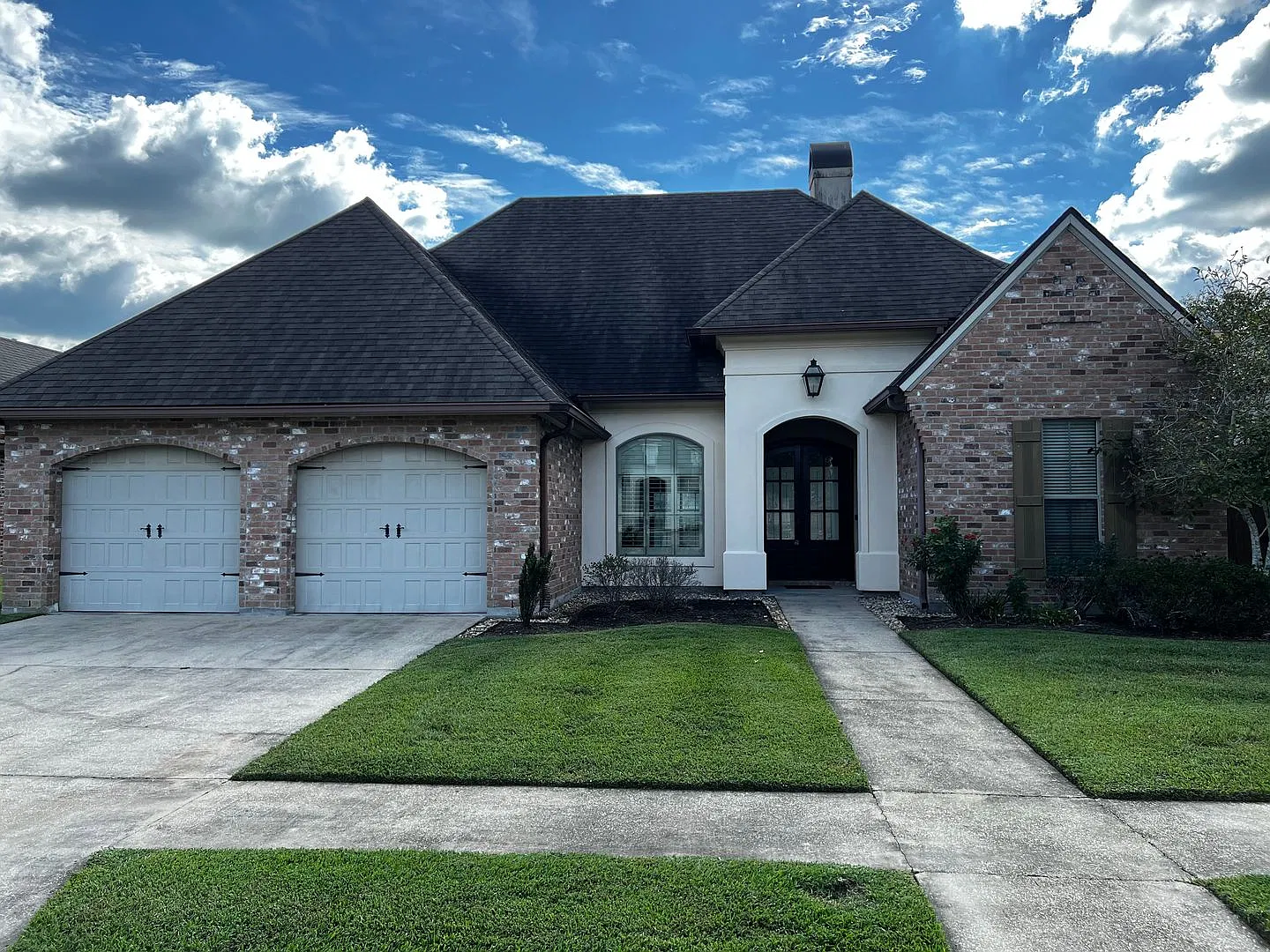 4 Bedroom, 3 Bathroom, Brick Home, Two Car Garage, Fireplace, High Ceilings, Granite Countertops,... — Photo 2