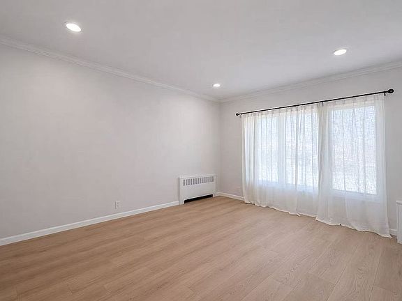 3rd image of 706 Leggett Pl