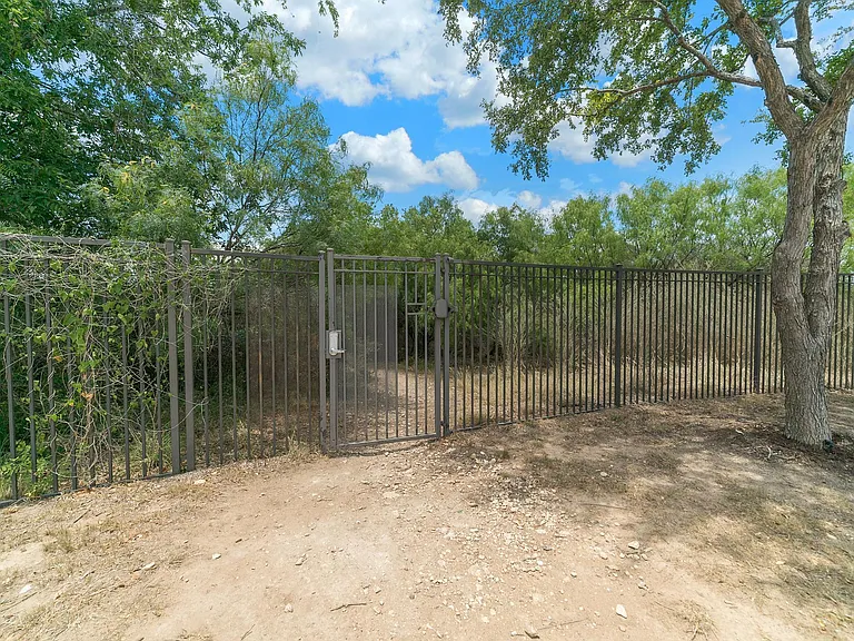 6940 Abbey Fls — Photo 28