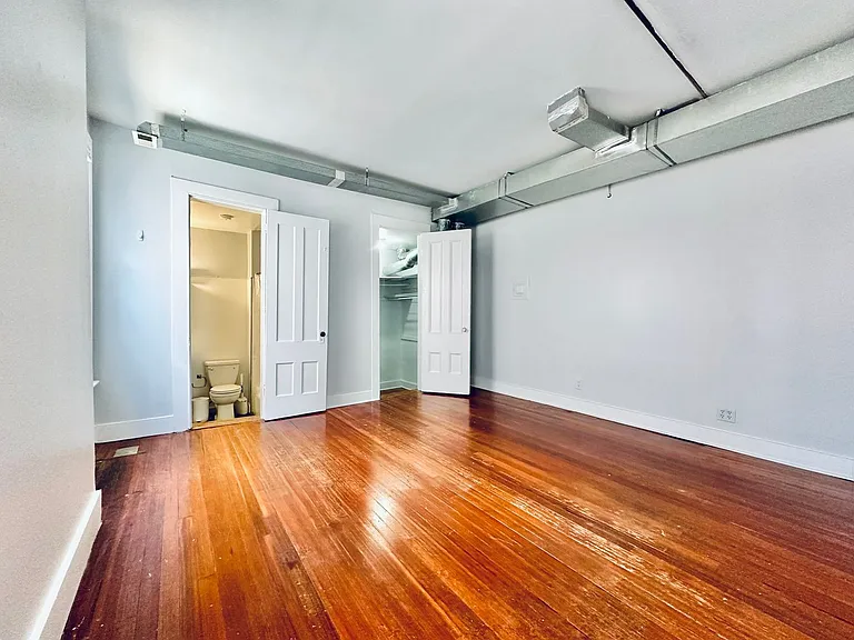 271 Crown St — Photo 13