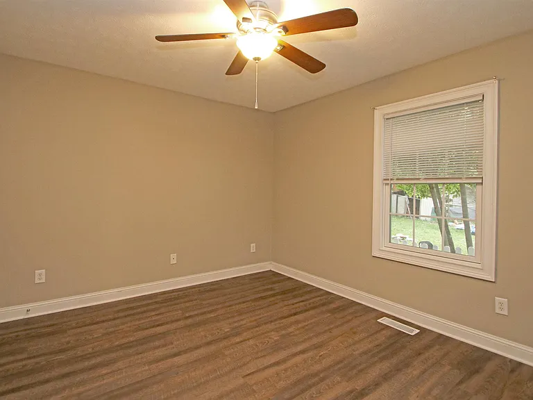 438 W Market St — Photo 13